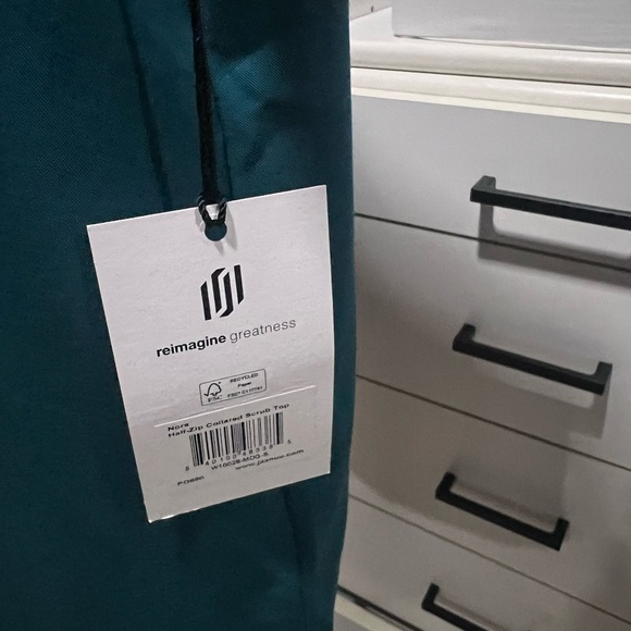 Jaanuu Women’s Scrub Set-Green - Picture 5 of 9